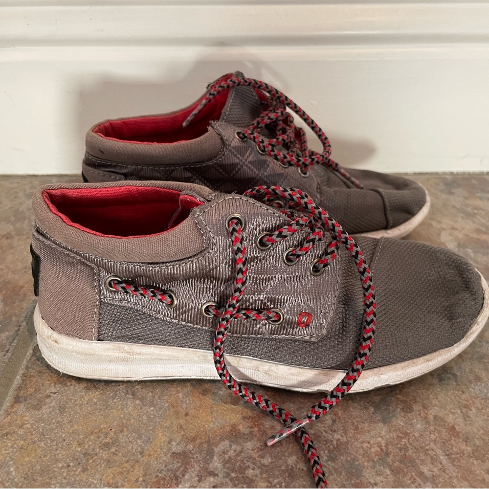Toms boys shoes size 1
